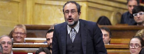 Antonio-Banos-voto-con-un-cont_54438818990_51351706917_600_226